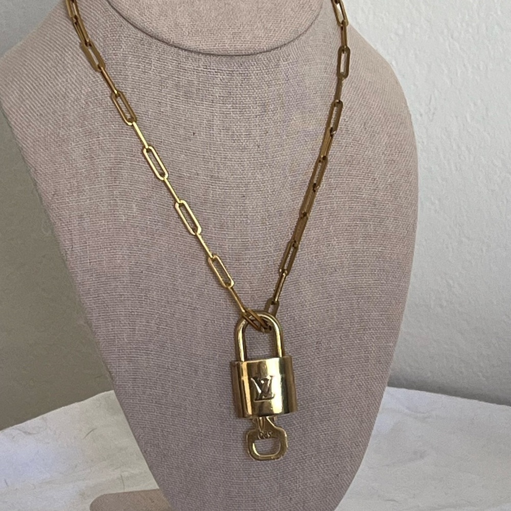 Louis Vuitton Lock & Key #320 16” Unbranded GF Necklace - Picture 14 of 14